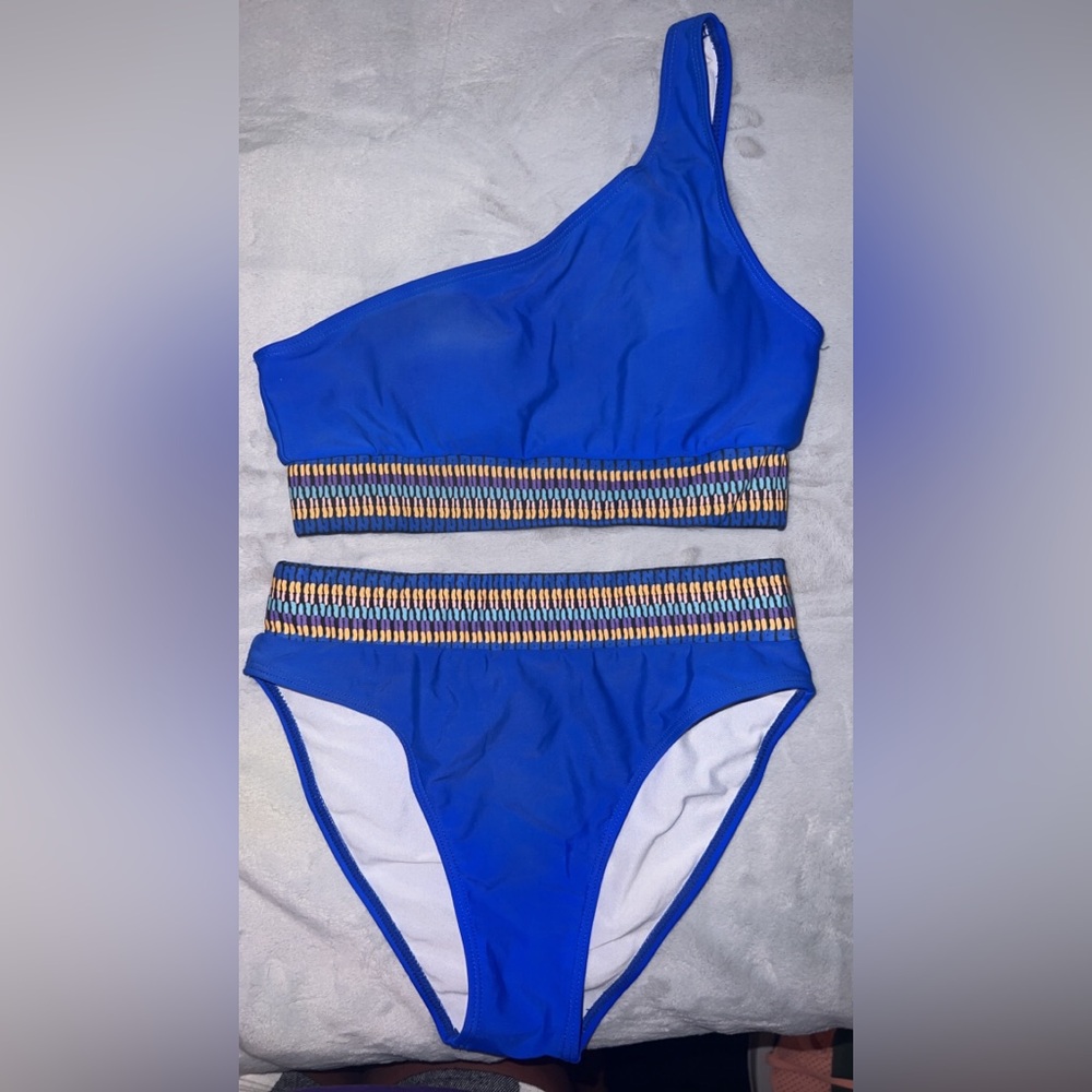 One shoulder swimsuit